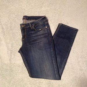 Dark blue wash | mid rise | has stretch